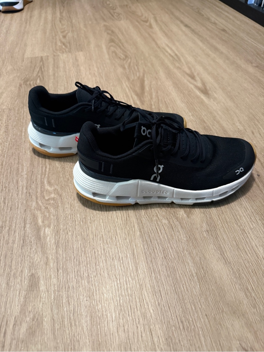 Brand New On Could Running Cloudnova Shoes womens size 7